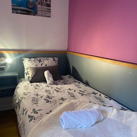 Hotel Du Cerf La Guerche-sur-l'Aubois Habitación foto