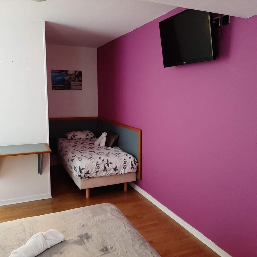 Hotel Du Cerf La Guerche-sur-l'Aubois Habitación foto