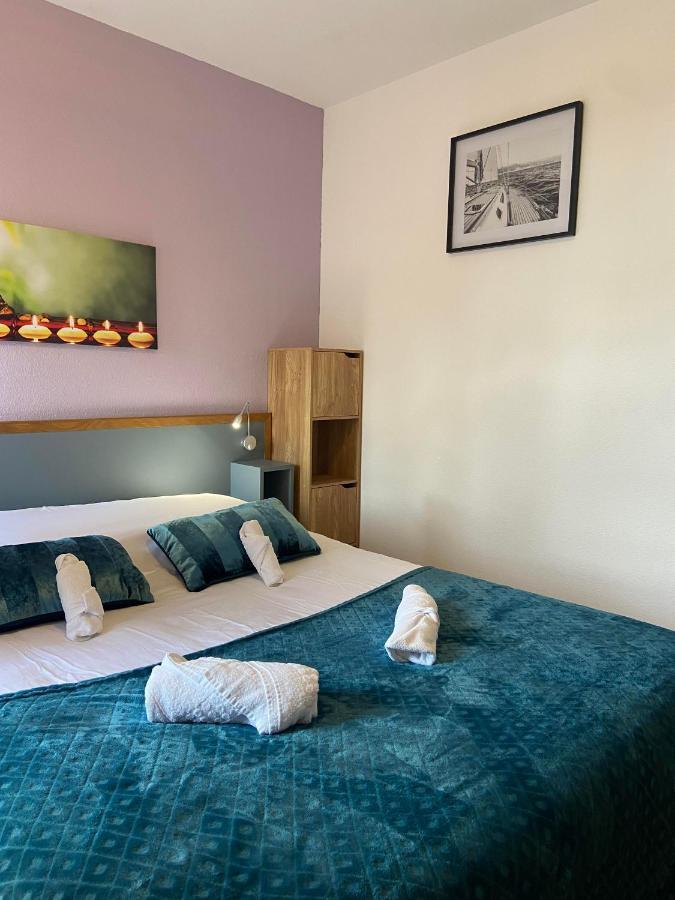 Hotel Du Cerf La Guerche-sur-l'Aubois Habitación foto